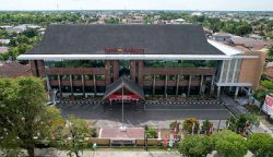 Foto gedung kantor pusat Bank Kalteng di Jalan RTA Milono, Palangka Raya.