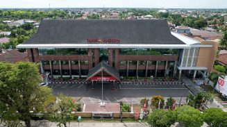 Foto gedung kantor pusat Bank Kalteng di Jalan RTA Milono, Palangka Raya.